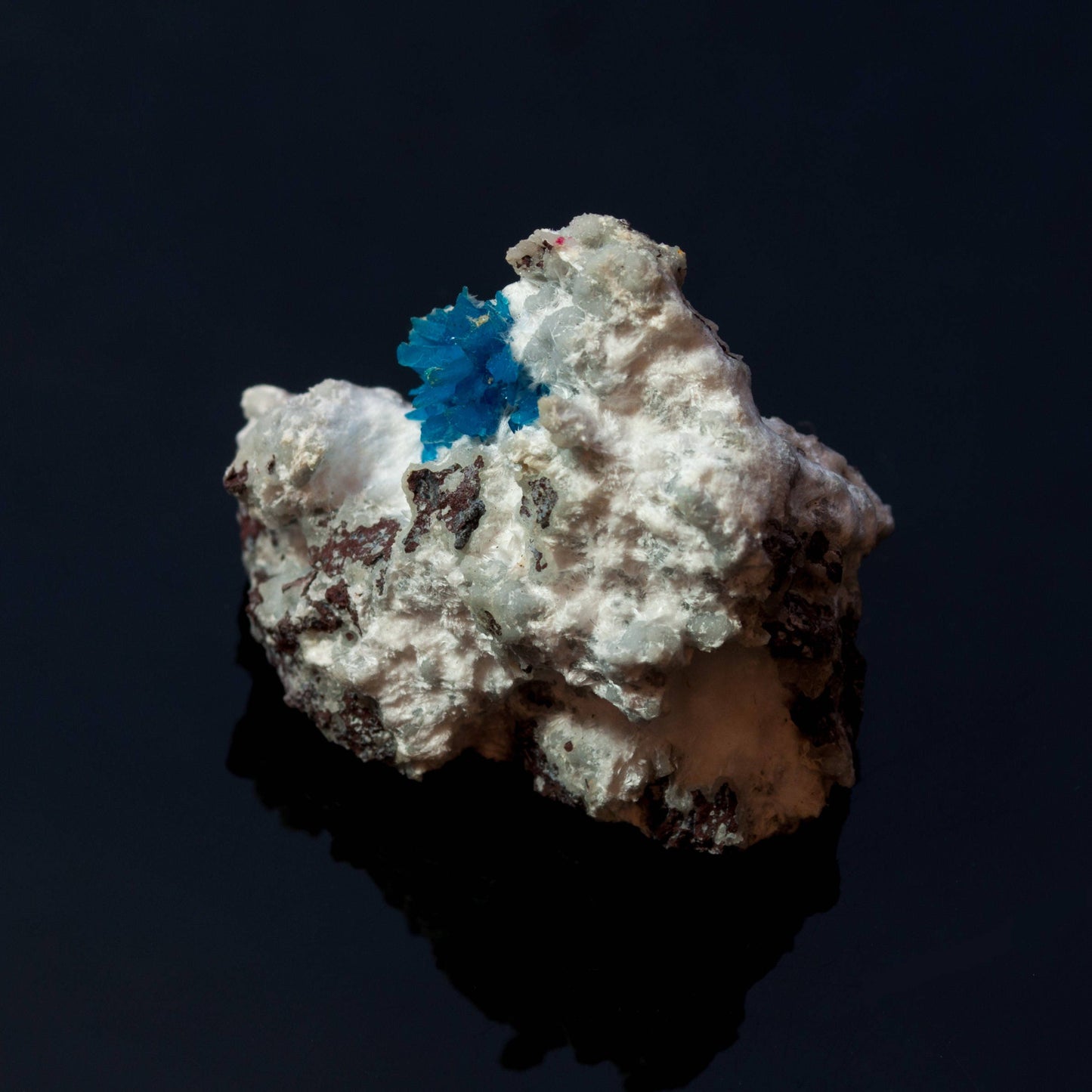 Pentagonite, Mordenite, RARE, Wagholi, Ahmadnagar (Ahmed Nagar; Ahmednagar), Pune (Poonah), Maharashtra, India (2017)