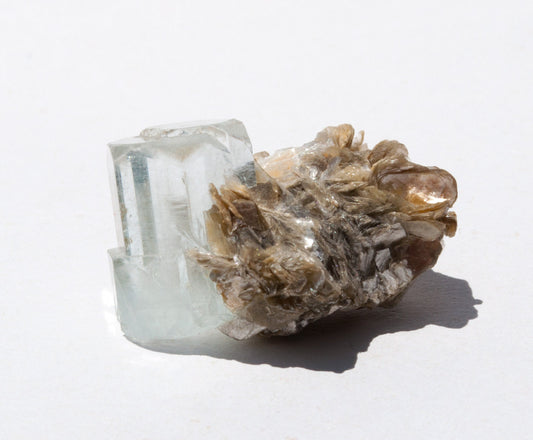 Beryl var. Aquamarine, Muscovite, Shigar Valley, Skardu, Baltistan, Gilgit-Baltistan, Pakistan (L1)